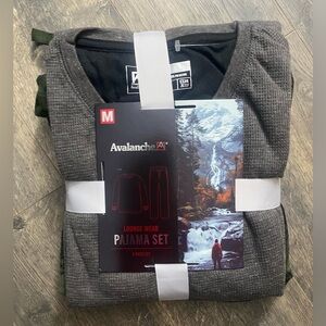 Avalanche Men’s medium pajama set